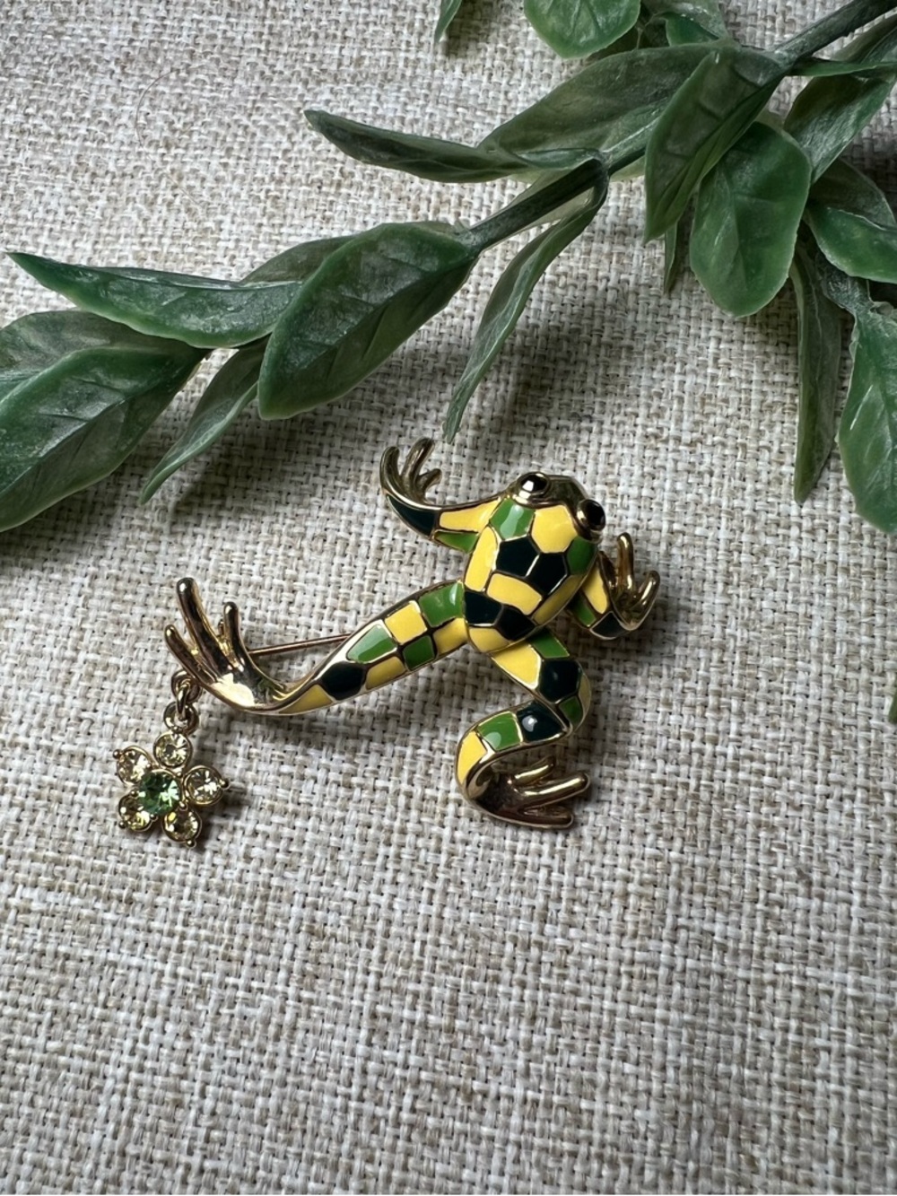 VINTAGE Gold and Green Enamel Whimsy Frog Brooch with Crystal Flower